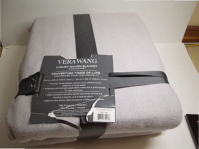 New Vera Wang Luxury Woven King Blanket 108"x90" ~ Light Lavender New