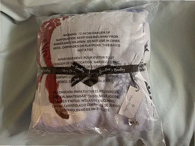 New. Vera Wang “Merry Mischief Snow Day” Throw Blanket W/Reindeer