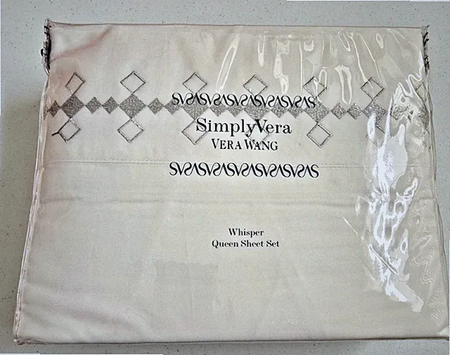 NEW Vera Wang Whisper Queen Sheet Set 300TC White & Gray Embroidered Design