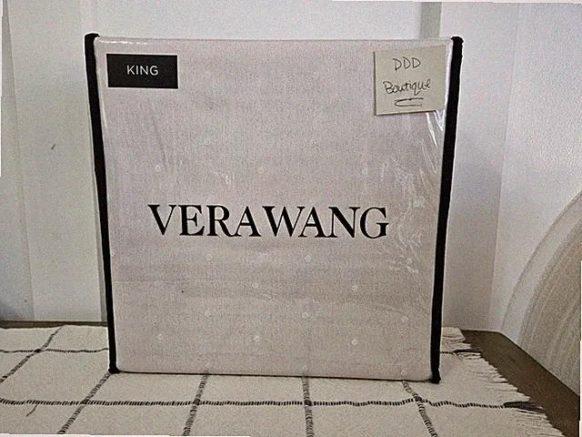 NIP Vera Wang Pink Eyelet Dot KING 4 pc Sheet Set Cotton Luxury Satin Weave