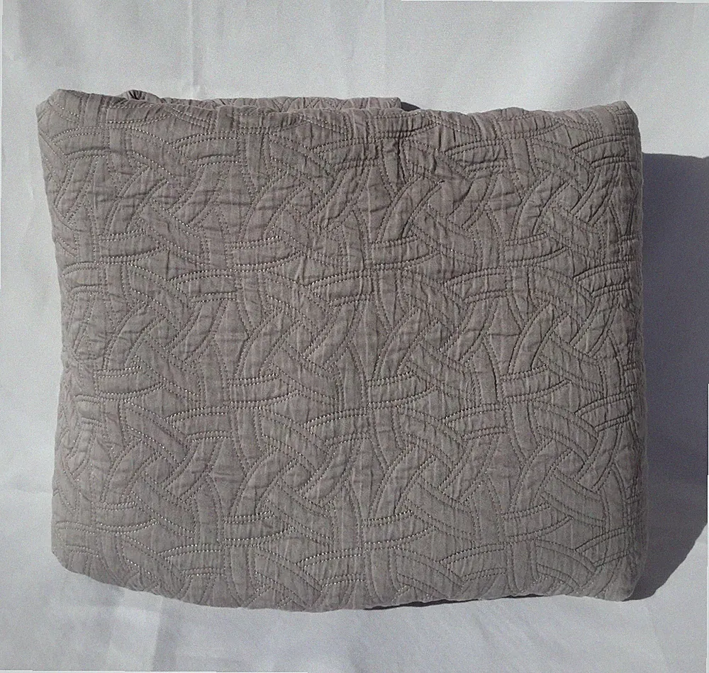 Simply Vera Vera Wang Quilted King Coverlet (READ)
