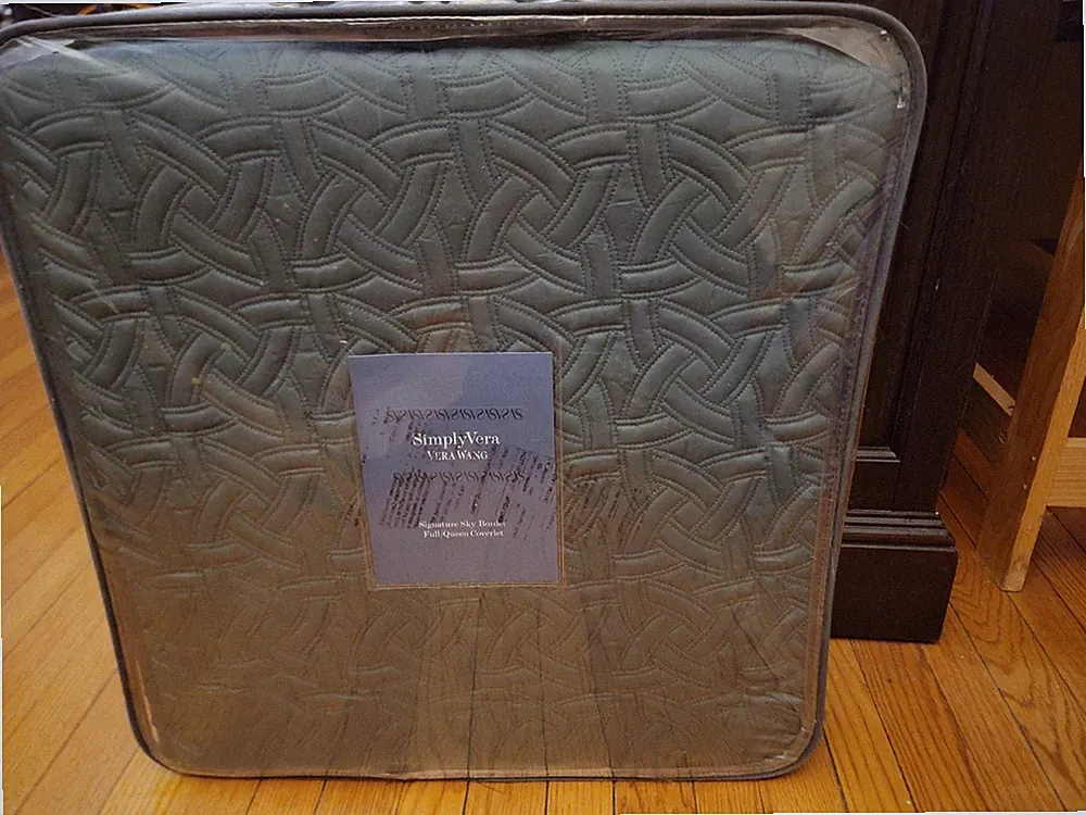 Simply Vera Vera Wang Signature Sky Border Coverlet – Full/Queen - NEW Blue