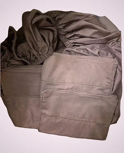 Simply Vera Wang KING 4 pc Supima 600TC Sheet Set - Plum - EUC