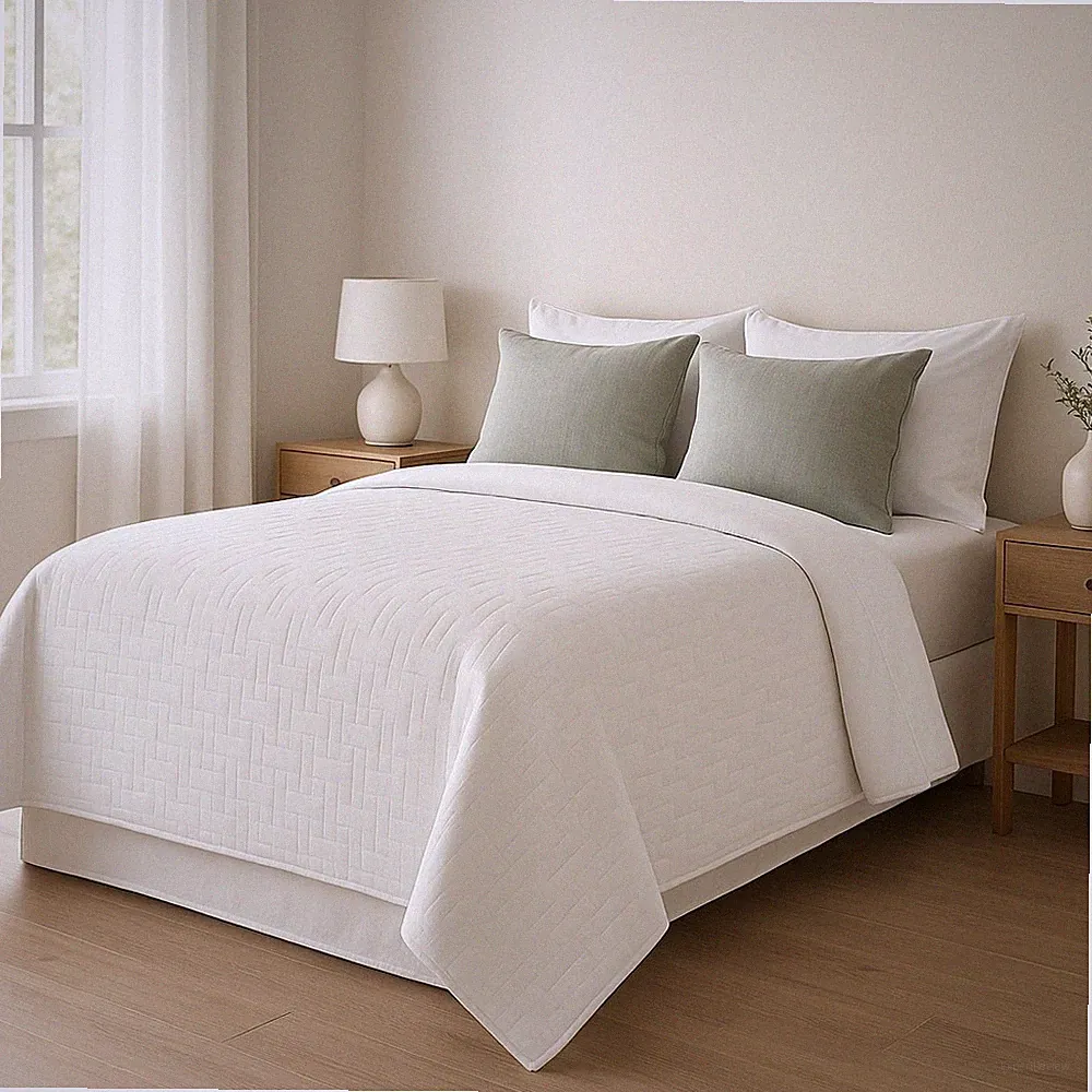 Simply Vera Wang White Signature Key Full/Queen Coverlet