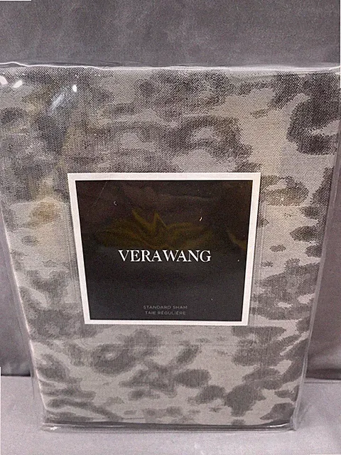 Vera Wang Degrade Damask standard shams 20”x28”