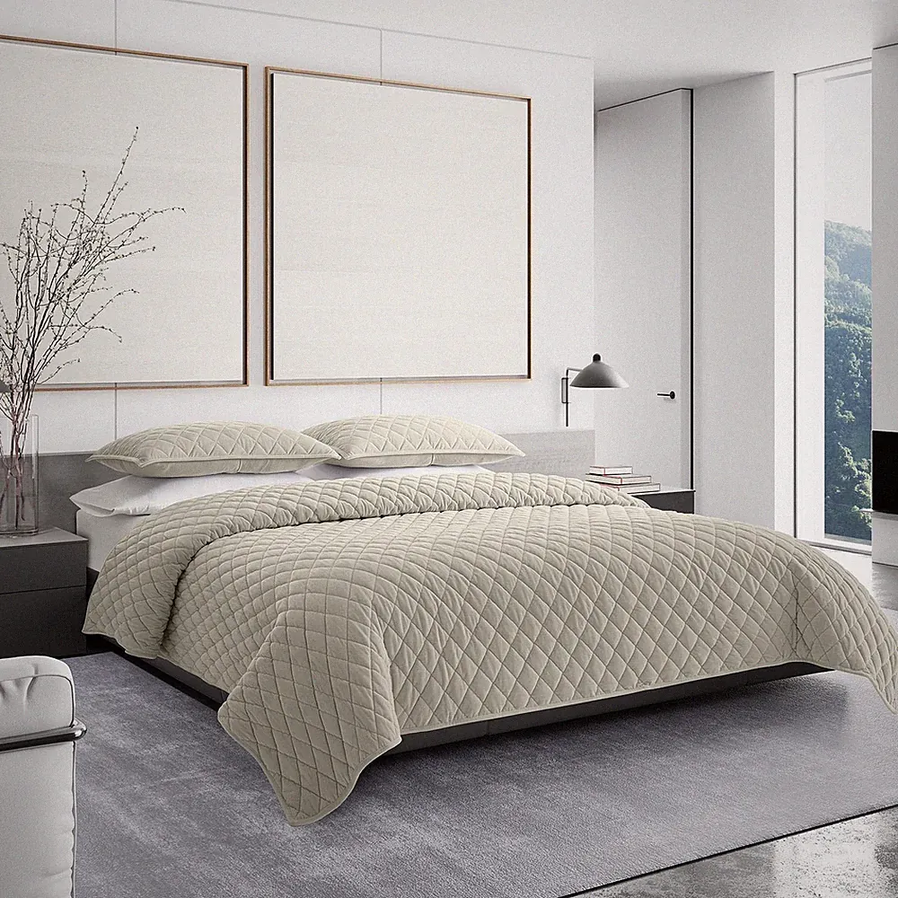 Vera Wang Diamond Velvet 3-Piece King Quilt Set Putty - NWT $290