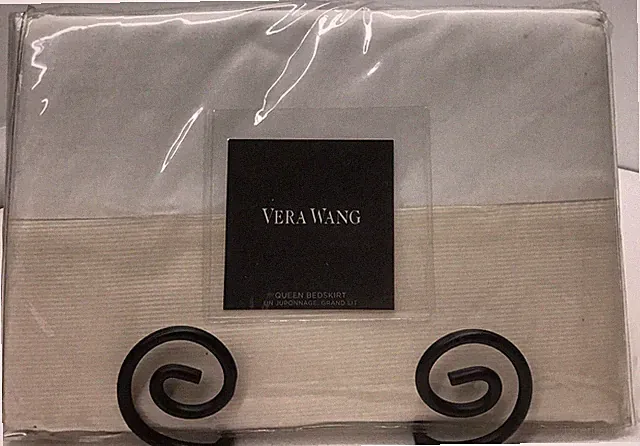 Vera Wang Queen Bedskirt In Ivory & White ( 60 In X 80 In )