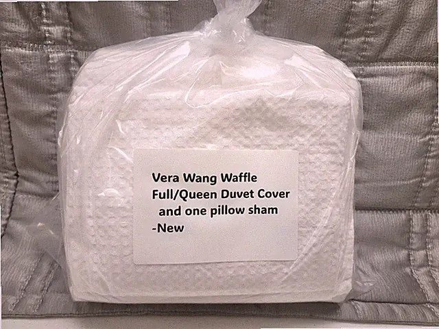 Vera Wang Waffle Pique Cotton Full/Queen Duvet Cover ( Missing One Pillow Sham)
